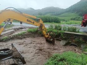 应对强降雨 - 辽宁出动2.62万人次开展公路巡查 目前9处农村公路中断4处道路临时封闭