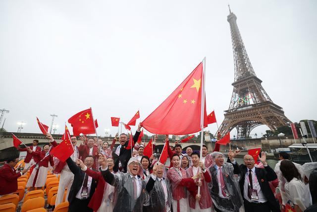 不愧是浪漫松弛的巴黎！多图回顾巴黎奥运会开幕式全过程  第30张