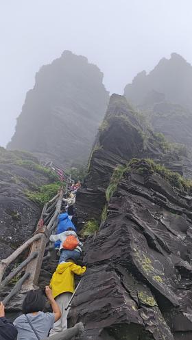 登梵净山：“独隆”于天地如“天空之城”，人与自然和谐共生